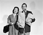 1950s COUPLE SMILING WOMAN MAN CARRYING GROCERY BAGS SMOKING CIGAR SEAMLESS