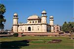 Tombeau de Itimad-ud-Daulah, construit par Nur Jehan, épouse de Jehangir en 1622 après JC, Agra, Uttar Pradesh, l'état en Inde, Asie