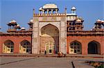 Le mausolée de l'Empereur Akbar le grand moghol construit en 1602, à Sikandra, Agra, Uttar Pradesh, Inde