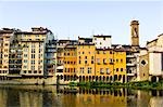 Gebäude am Fluss Arno in Florenz, Toskana, Italien