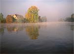 Matin brumeux d'automne sur les bords de Seine, Petit Andelys, Haute Normandie, France, Europe