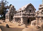 Gruppe von Felsen schneiden Tempel genannt die fünf Rathas (5 Wagen), aus dem ca. 7. Jahrhundert Mahabalipuram (Mamallapuram), UNESCO Weltkulturerbe, Tamil Nadu Zustand, Indien, Asien