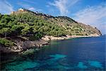 Ruines du château vénitien du XVIe siècle surplombant la côte, Assos, Céphalonie, îles Ioniennes, Grèce, Europe
