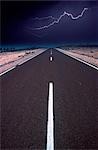 Foudre et autoroute, l'Outback australien, Australie