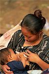 Hmong-Mutter und Kind, Luang Prabang Province, Indochina, Laos, Südostasien, Asien