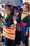 Une femme de tribu de colline de Hmong et bébé à Luang Prabang, Laos, Indochine, Asie du sud-est, Asie