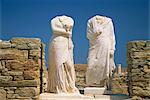 Statues sans tête de Cléopâtre et Dioskovridis, Délos, UNESCO World Heritage Site, Iles Cyclades, îles grecques, Grèce, Europe