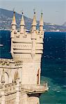 Nid château l'Hirondelle perché sur une falaise au-dessus de la mer Noire, de Yalta, Crimée, Ukraine Europe