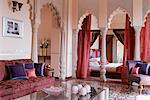 Suite mit Schlafzimmer, Usha Kiran Palace Hotel, Gwalior, Bundesstaat Madhya Pradesh, Indien, Asien