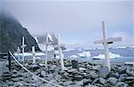 Grab mit Gedenkstätten für Walfänger und Wissenschaftlern, Laurie Island, Süd-Orkney-Inseln, Antarktis, Polarregionen