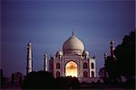 Staatliche Taj Mahal in der Nacht, UNESCO Weltkulturerbe, Agra, Uttar Pradesh, Indien, Asien