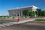 Parliament Building, Bishkek, Kirghizstan, Central Asia, Asia