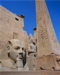 Statue de Ramsès II et Obélisque, Temple de Luxor, Louxor, en Egypte, en Afrique du Nord