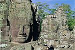 Têtes de Pierre Myriad caractérisant le Cambodge, le Temple du Bayon, Angkor, Siem Reap, Cambodge, Indochine, Asie