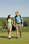 Couple sur le parcours de Golf