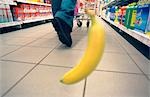 person loosing banana in a supermarket, close-up