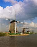 Canal et les moulins de Kinderdijk, patrimoine mondial de l'UNESCO, Hollande, Europe