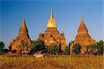 Golden spire sur l'ancien temple dans le vieux Bagan (Pagan), Myanmar (Birmanie)