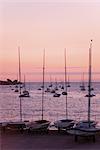 Coucher de soleil sur les bateaux, Tregastel, Cote de Granit Rose, côtes d'Armor, Bretagne, France, Europe