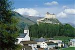 Château et ville, Tarasp, Suisse, Europe