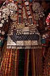 Détail des ornements argentés sur la robe de fête d'un Miao femme, Langde, Guizhou province, Chine, Asie