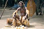 Homme zoulou, village zoulou, Zululand, Afrique du Sud, Afrique