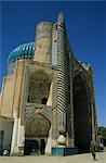 Sanctuaire du théologien Khwaja Abu Nasr Parsa, construit en style timouride tardif au XVe siècle, le dôme a été endommagée par un tremblement de terre dans les années 1990 et a depuis été réparé, Balkh (mère des cités), Afghanistan, Asie