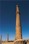 Minaret, soutenu par des câbles en acier pour empêcher son effondrement, un projet entrepris par l'UNESCO et des experts locaux en 2003, le complexe de Mousallah, Herat, Province d'Herat, Afghanistan, Asie