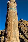 Détail du XIIe siècle Minaret de Djam, y compris inscription coufique en carreaux de faïence turquoise, Quasr Zarafshan en arrière-plan, patrimoine mondial UNESCO, Ghor (Ghor, Ghowr) Province, Afghanistan, Asie