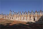 Anciens stupas, Kakku ruines bouddhiques, un site de plus de deux mille stupas de brique et de latérite, certains datant du 12ème siècle, l'État Shan, au Myanmar (Birmanie), Asie