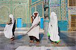 Frauen Pilgern am Schrein von Hazrat Ali, der ermordet wurde 661, Mazar-I-Sharif, Afghanistan, Asien