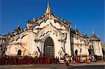 Monks waitng in a long line to collect alms, Ananda festival, Ananda Pahto (Temple), Old Bagan, Bagan (Pagan), Myanmar (Burma), Asia