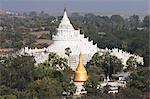 Hsinbyume Paya également connu sous le nom de Myatheindan construit par le roi roi Bagyidaw en 1816, Mingun, Mandalay, Myanmar (Birmanie), Asie