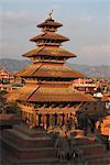 Temple de Nyatapola de cinq étages, à 30 mètres de la plus haute dans la Kathmandu valley, place Taumadhi, Bhaktapur, Népal, Asie