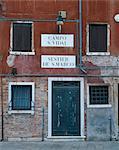 Signes sur une maison à Venise, Vénétie, Italie, Europe