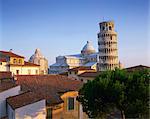 Ligne d'horizon avec la tour de Pise, le Dôme et le baptistère dans la ville de Pise, l'UNESCO World Heritage Site, Toscane, Italie, Europe