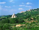 L'église et la colline de Montepulciano en Toscane, Italie, Europe