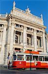 Hofburgtheatre avec le tram, Vienne, Autriche, Europe