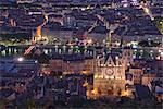 Paysage urbain, rivière Saone et Cathédrale Saint-Jean dans la nuit, Lyon (Lyon), Rhône, France, Europe