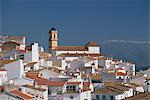 Dächer und Kirche von Algatocin Village, in der Nähe von Ronda, Malaga, Andalusien, Spanien, Europa