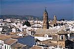 Ansicht der Stadt von Burgmauern, mit der Kirche von San Sebastian auf Skyline, Antequera, Malaga, Andalusien, Spanien, Europa