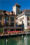 Voir toute la rivière Thiou du château, Annecy, Haute-Savoie, Rhône-Alpes, France, Europe