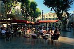 Pavement cafe in the Place de l'Hotel de Ville, Aix-en-Provence, Bouches-du-Rhone, Provence, France, Europe