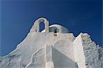 Murs blancs de l'église de Paraportiani à Mykonos town, Iles Cyclades, îles grecques, Grèce, Europe