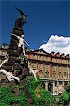 Skulptur zu Caduti del Frejus, Piazza Statuto, Turin, Piemont, Italien, Europa