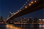 Manhattan Bridge bei Dämmerung, New York City, New York, Vereinigte Staaten von Amerika, Nordamerika