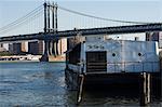 Le River Café et le pont de Manhattan, New York City, New York, États-Unis d'Amérique, Amérique du Nord