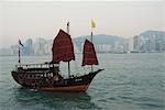 Un bateau touristique indésirable style Victoria Harbour, Hong Kong, Chine, Asie