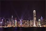 Soirée son et lumière montrent sur l'île de Hong Kong skyline, Hong Kong, Chine, Asie