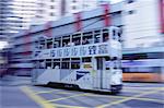Tram qui se déplace à la vitesse, l'île de Hong Kong, Hong Kong, Chine, Asie
